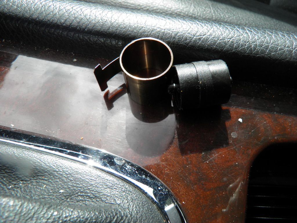 Cup holder stuck | Mercedes-Benz Forum