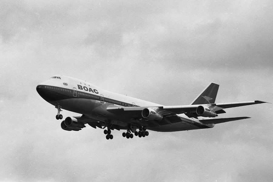 http://i809.photobucket.com/albums/zz20/A30yoyo/BOAC747fwd-900.jpg