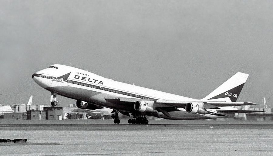 http://i809.photobucket.com/albums/zz20/A30yoyo/Delta747LHRrotate28L.jpg