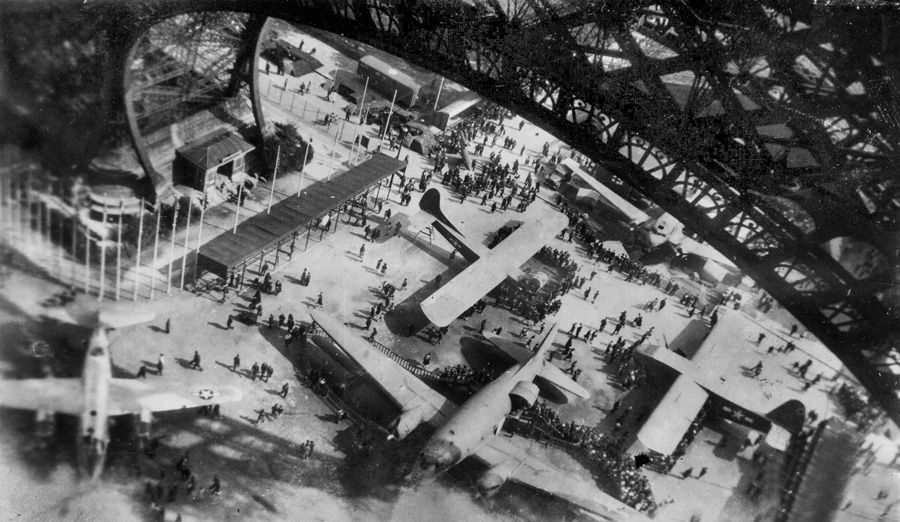  photo EiffelAerial3-900_zps70c657cd.jpg