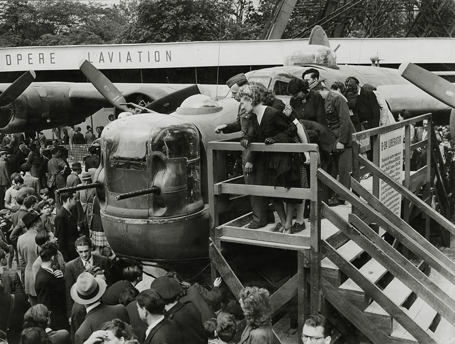  photo EiffelB24viewer900_zps0bad2aad.jpg