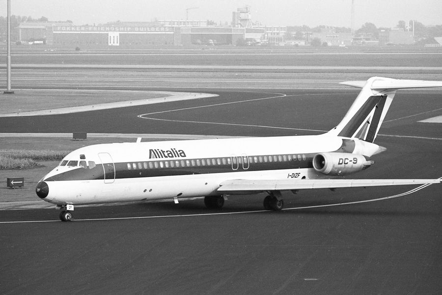 http://i809.photobucket.com/albums/zz20/A30yoyo/I-DIZF1975Schiphol900.jpg