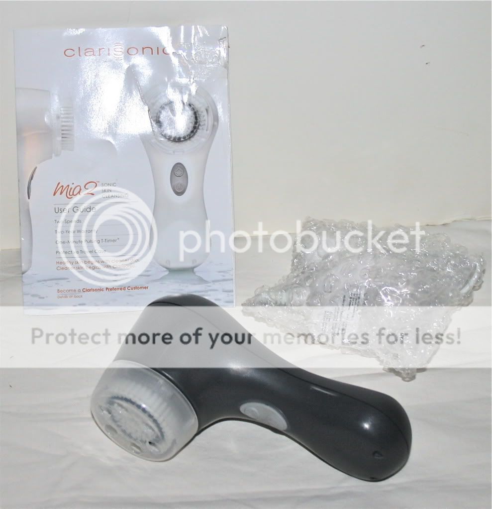 CLARISONIC MIA 2 SONIC SKIN CLEANSING DEVICE WITH CHARGER  